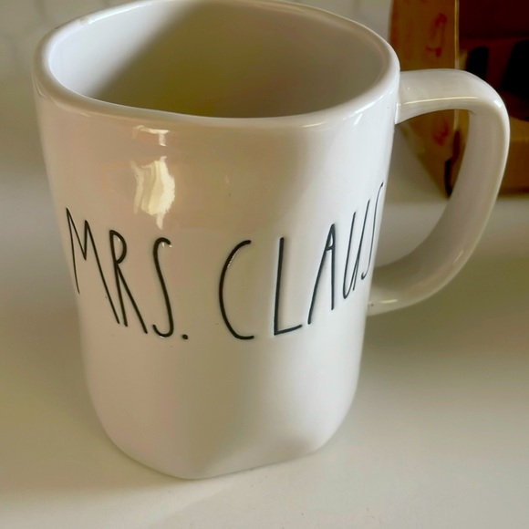 Rae Dunn Mr. & Mrs Claus - Picture 6 of 8